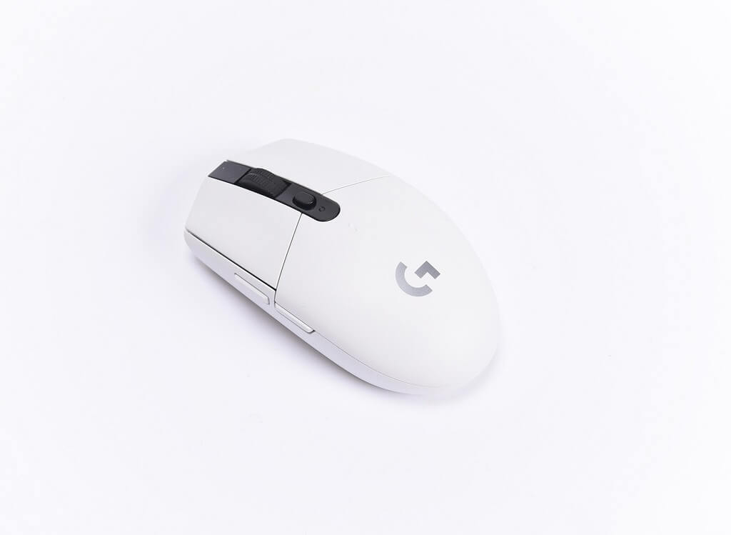 Logitech G304 Appearance