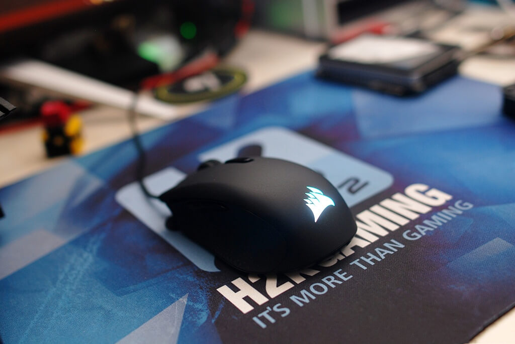 CORSAIR Harpoon RGB Gaming Mouse Review - Gamer Necessary
