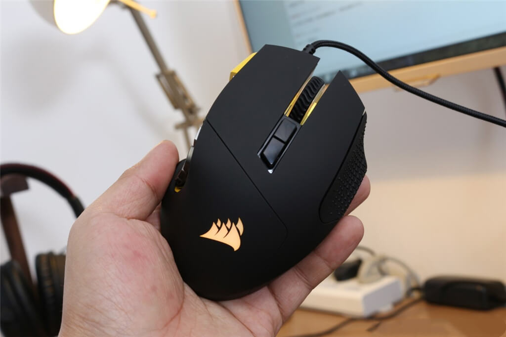 Corsair Scimitar Pro RGB Grip Experience